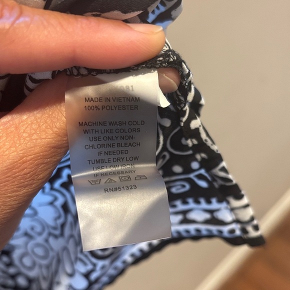 Vince Camuto Black and White Floral Blouse size M - Picture 5 of 6